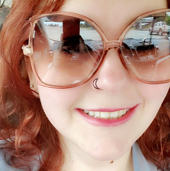 Meet Your Posher, KT - Picture 6 of 8